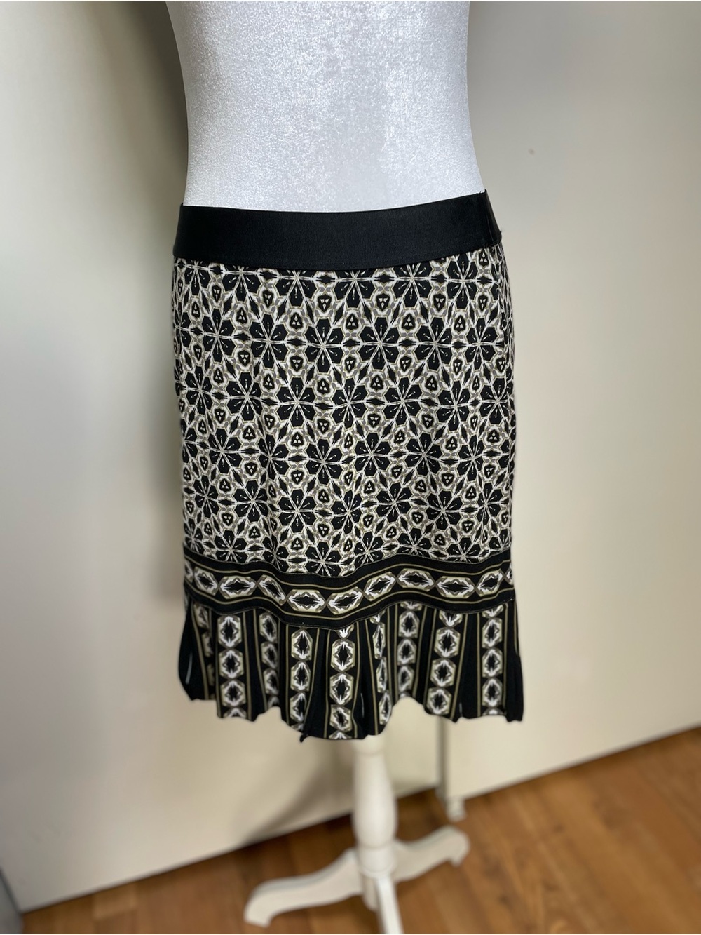 Studio M Black and Cream Patterned Midi Skirt